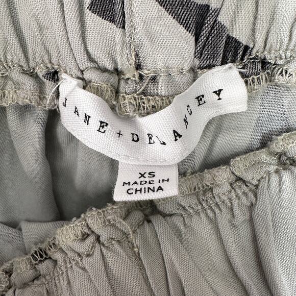 Jane & Delancey Tropical Beach High Waist Shorts WMN XS Beige w/Black Leaf Print - Picture 2 of 7